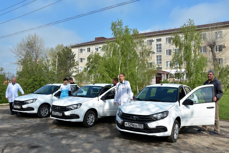 Автопарк Славянской районной больницы пополнился тремя новыми автомобилями